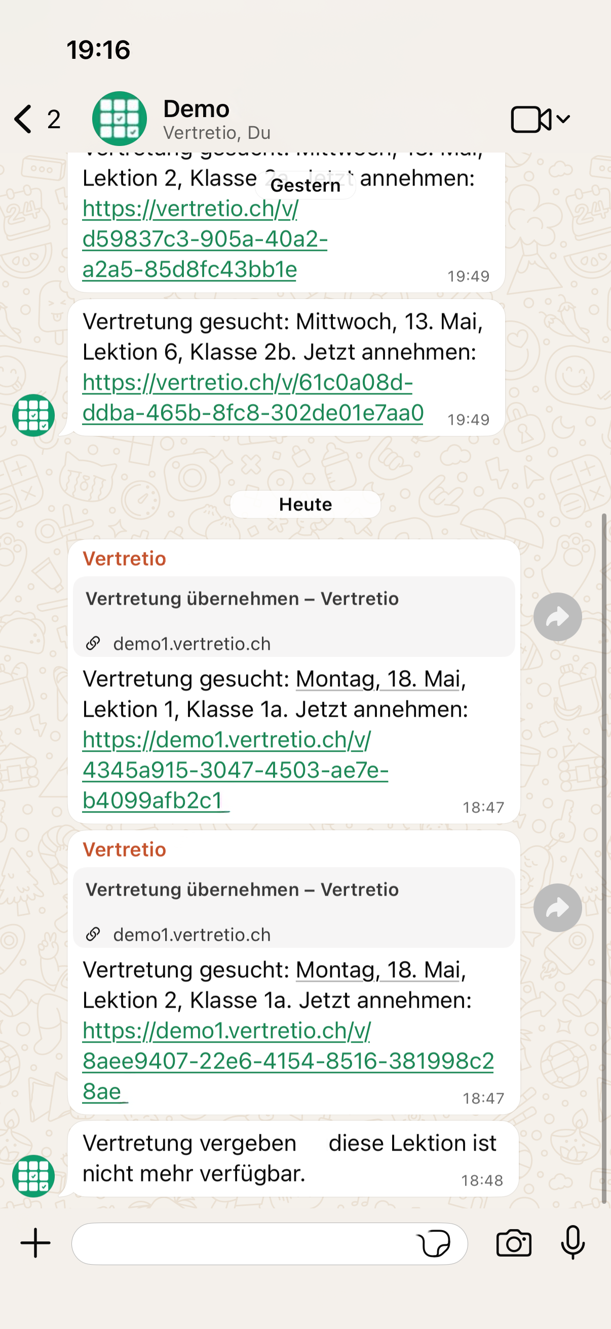 WhatsApp Gruppe Demo1 mit drei Vertretungsanfragen und einer Vergeben Nachricht